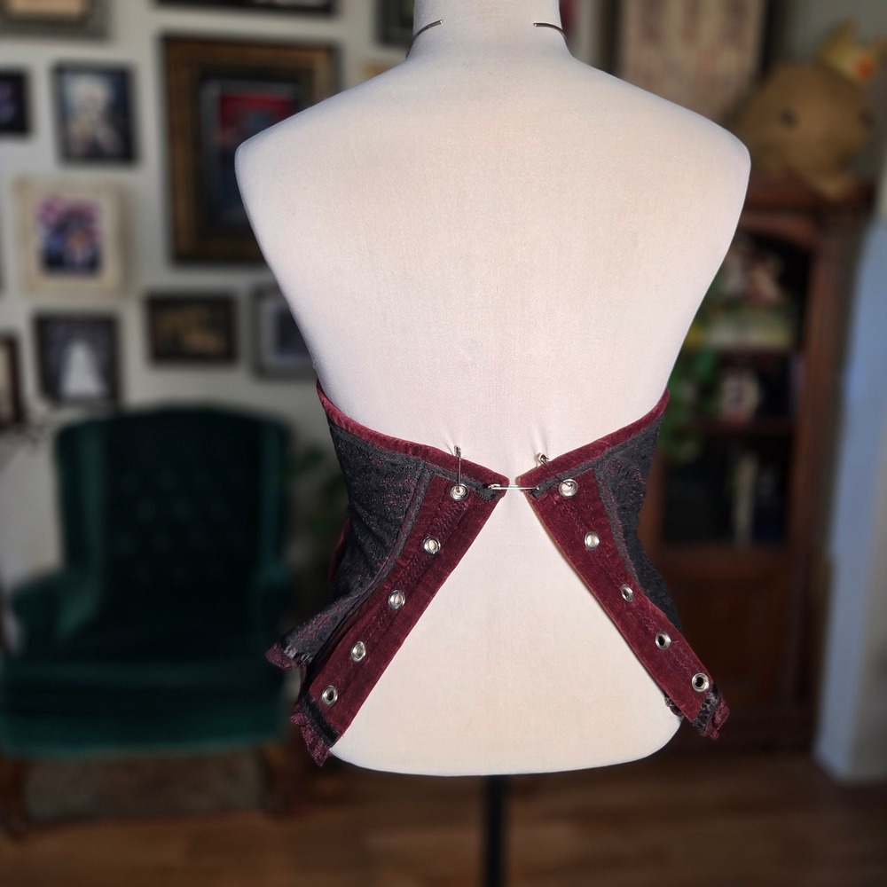 Vintage Y2K Burgundy Velvet and Black Lace Gothic Corset Top Sweetheart Bustier - Picture 5 of 7